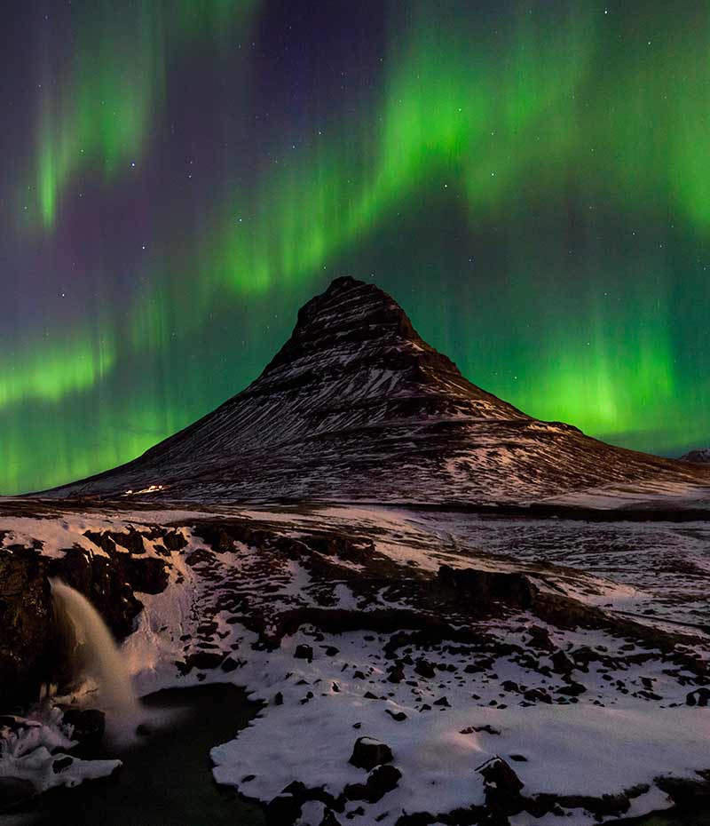 aurora boreal na Islândia em noite de céu limpo