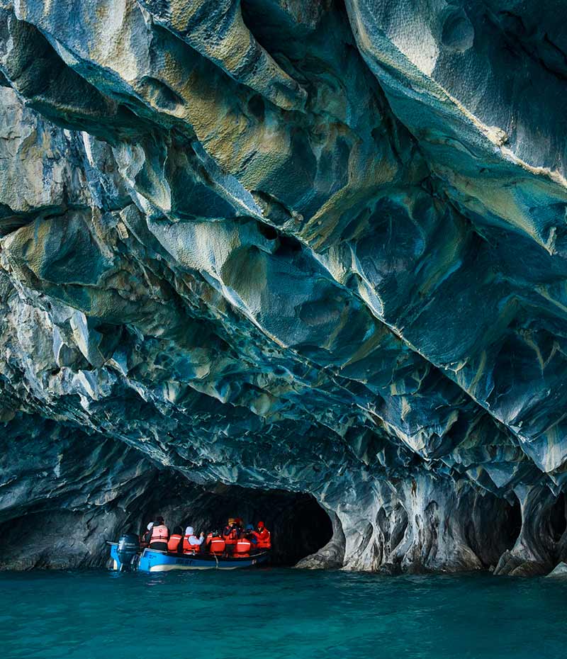 Capillas de Mármol no Chile com cavernas de mármore sobre águas azul-turquesa
