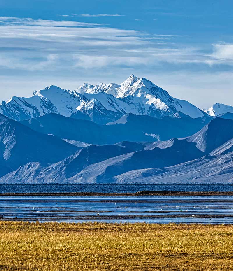 vista panorâmica do Himalaia indiano em viagem por Ladakh
