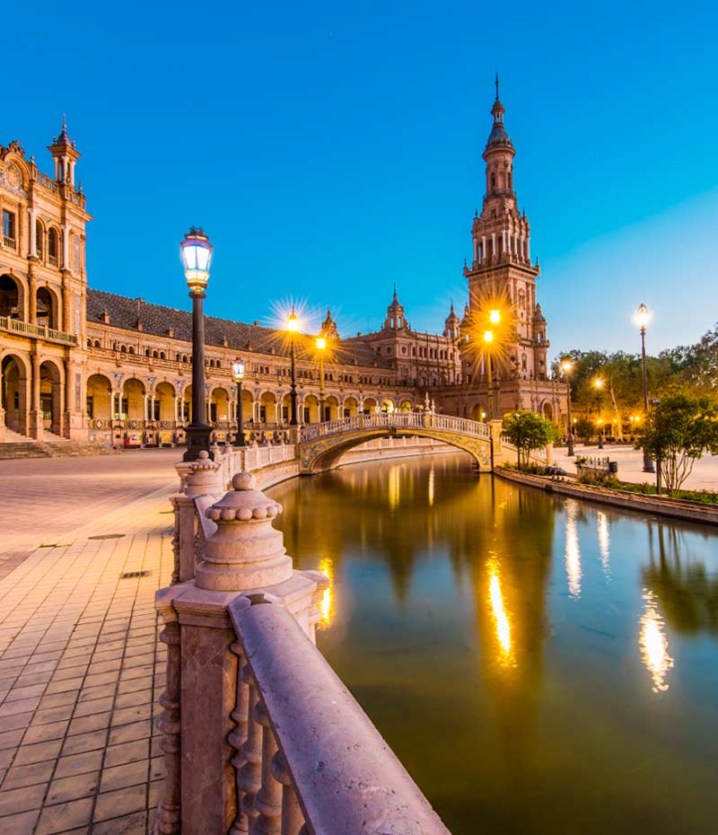 Plaza de España em Sevilha com arquitetura monumental na Andaluzia