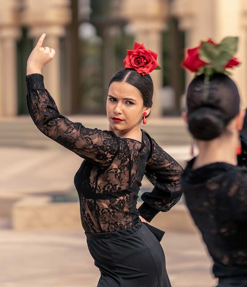 dançarina de flamenco em apresentação cultural no sul da Espanha