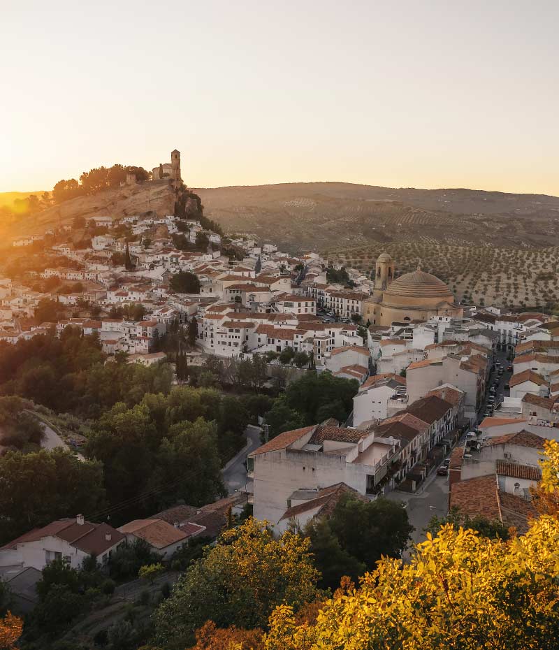vista aérea de Montefrío ao pôr do sol na Andaluzia
